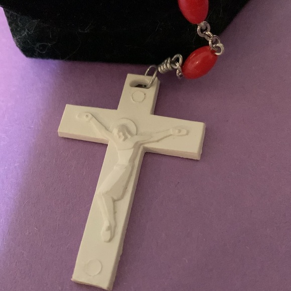 Necklace beaded and crucifix - Picture 4 of 8